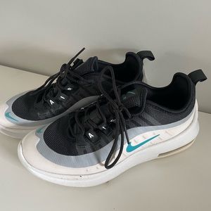 Nike air max size 3.5Y black white and turquoise